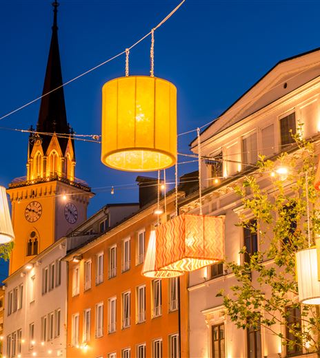 Villach Hauptplatz Lampen Abend 2