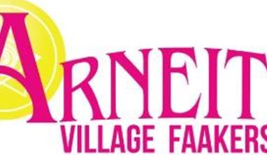 Ein lebhaftes Logo von Arneitz Village am Faaker See. Es zeigt den Namen in pinker Schrift neben einer gelben Sonne.