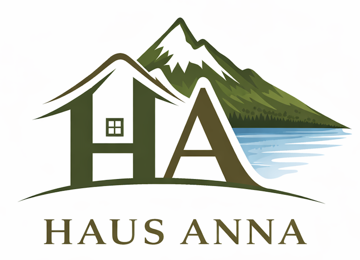 Ein Logo für "Haus Anna" mit einem stilisierten Haus und einem Berg im Hintergrund. Darunter fließt ein Gewässer.