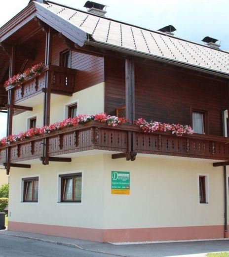 Aussenansicht im Sommer